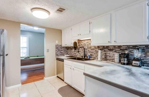Church Street House | Beautiful 2 bedroom home located by Airport