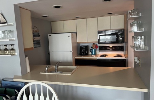 Southend Condo | Beautiful 2BR/2BA Condo Steps from the Beach