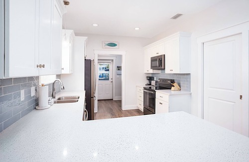 Mexico Beach House | Beautiful, 2BR/2BA-beachside coastal cottage house, steps to the beach