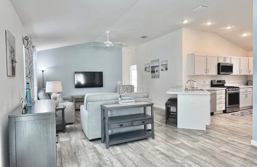 Candler House | Beautiful 2BR Patio Villa In The Villages - Fully Furnished with Golf Cart