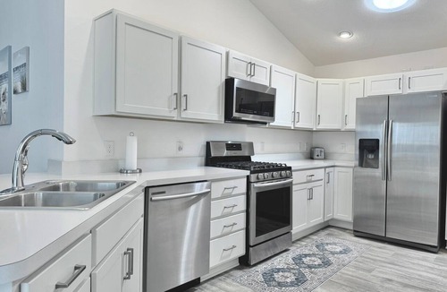 Candler House | Beautiful 2BR Patio Villa In The Villages - Fully Furnished with Golf Cart
