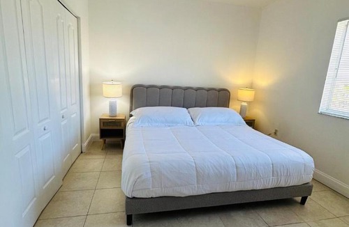 The Crossings Apartment | Beautiful 2rooms Condo w free parking fast WiFi
