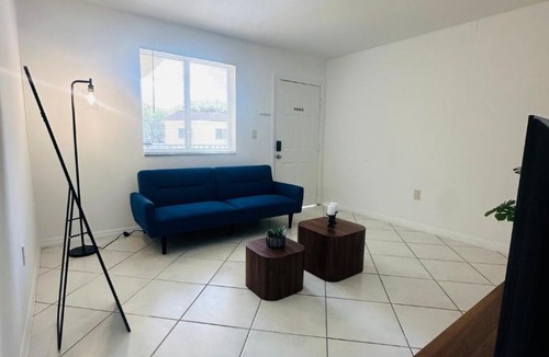 The Crossings Apartment | Beautiful 2rooms Condo w free parking fast WiFi