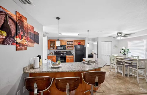 Temple Crest House | Beautiful 4/2 house, minutes from Busch Gardens