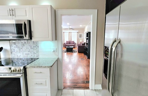 Higbees Daytona House | Beautiful! Beach Bungalow central to EVERYTHING!