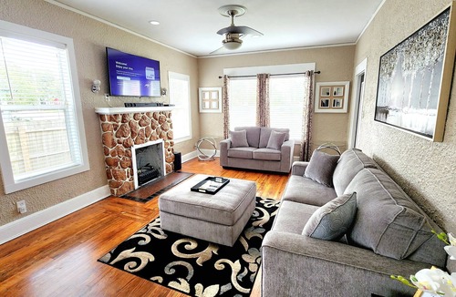 Higbees Daytona House | Beautiful! Beach Bungalow central to EVERYTHING!
