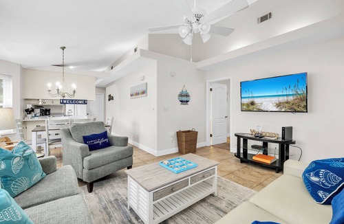 Crystal Beach Cottage | Beautiful beach cottage! West end! 3 blks to beach! Front & back porch! Save