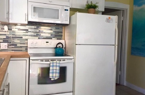 Pass-a-Grille Cottage | Beautiful Beach Rental-Pass-a-Grille island -Remodeled & Includes Bikes