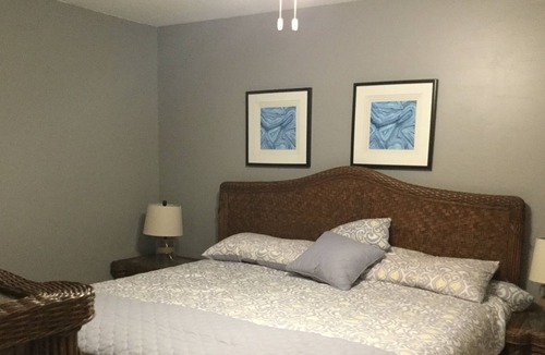 Marathon House | Beautiful Bold Oceanfront Location --- Wonderful views and great privacy !