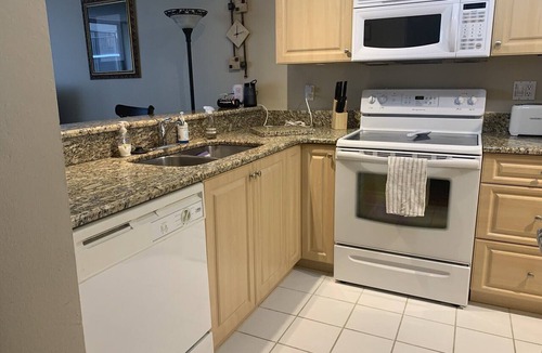 Fort Myers Condo | Beautiful condo perfectly positioned along the Caloosahatchee River,