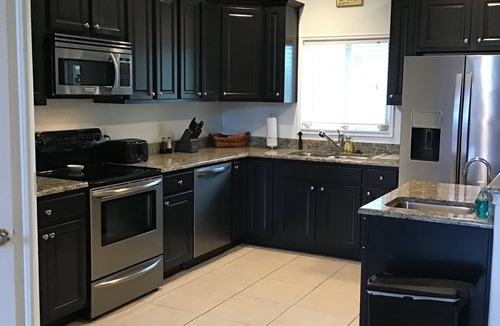 Bay Esplanade House | Beautiful Condo Close to Beach Private Hot Tub & Elevator