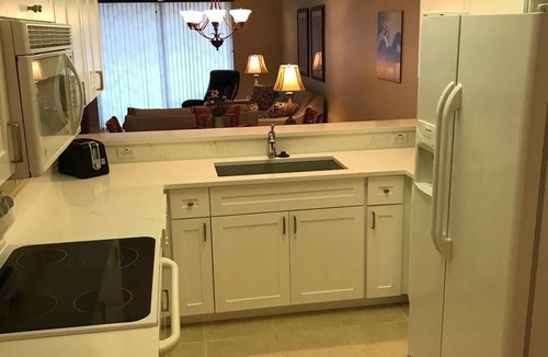 Naples Condo | Beautiful Condo In Gated Golf Community Overlooking 17th Green And Lake
