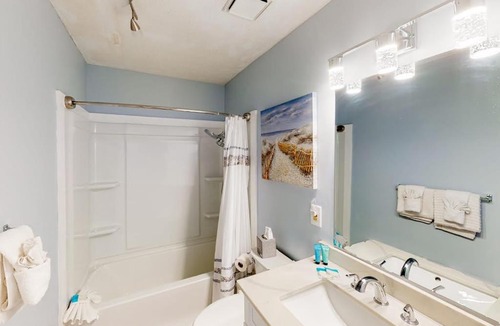 El Centro Beach Apartment | Beautiful condo located on the beach - close to attractions pool & Hot tub