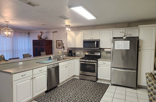 Toilla Segunda House | Beautiful Cozy Beach Cottage, 1 block to beach, west of hotels, easy access