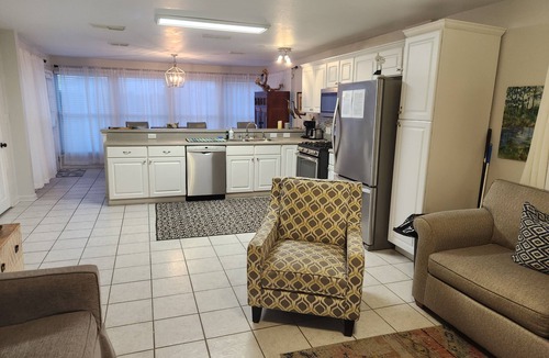 Toilla Segunda House | Beautiful Cozy Beach Cottage, 1 block to beach, west of hotels, easy access
