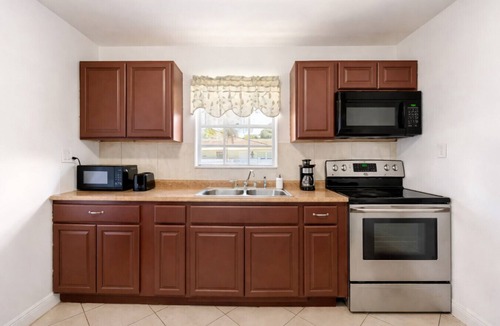 Westgate House | Beautiful home in West Palm - 5 min to Airport