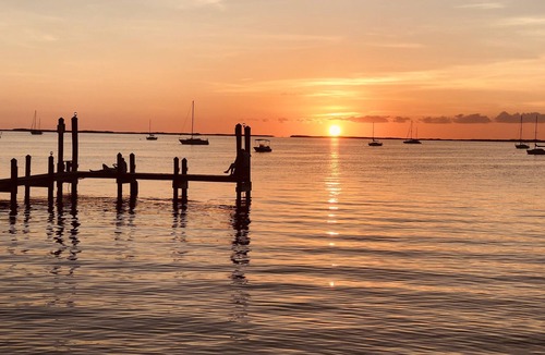 Twin Lakes House | Beautiful Large Waterfront Property with Pool