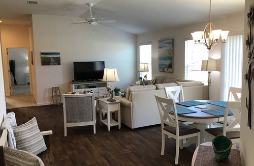 Wildwood House | Beautiful New 2/2 Dog Friendly Villa w/GOLF CART, BBQ & FREE WiFi!