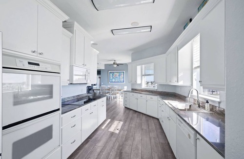 Pensacola Beach Condo | Beautiful, Newly Renovated, Pet Friendly Condo with Stunning Gulf Views!