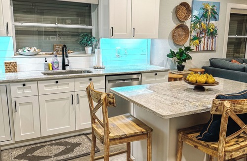 O'byrne House | Beautiful Ocean Beach Cottage - 25 paces from Beach!