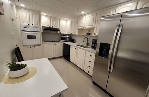 Hollywood South Central Beach Condo | Beautiful OCEAN-VIEW apartment, right ON THE BEACH