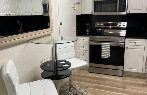 Hollywood South Central Beach Condo | Beautiful Ocean View 1 Br. Condo
