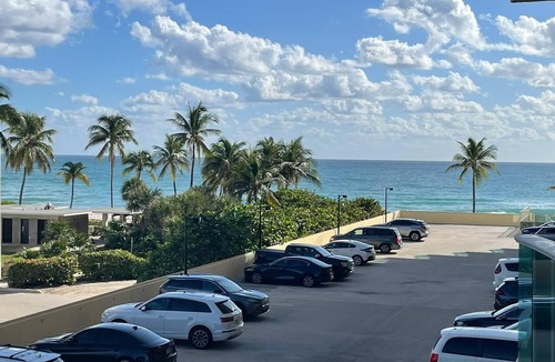 Hollywood South Central Beach Condo | Beautiful Ocean View 1 Br. Condo