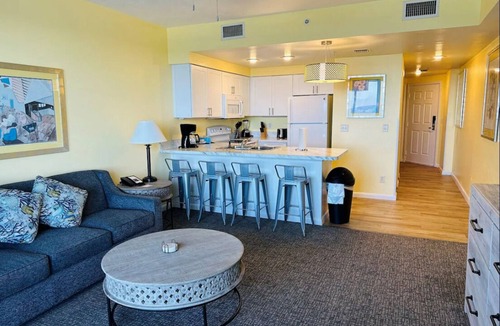 Seabreeze Historic District Resort | Beautiful Ocean Walk 2bed/2bath Lock Off. in Daytona Beach, FL!n