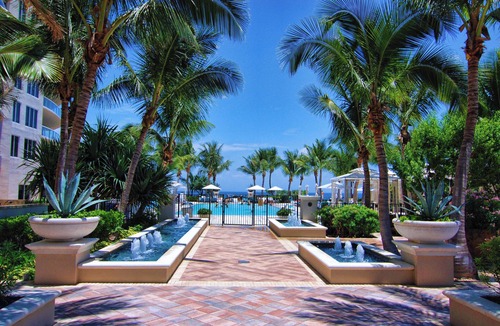 Singer Island Condo | Beautiful oceanfront studio condo with walk out patio.