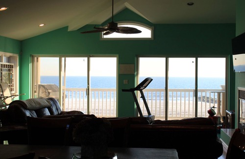 Long Beach Condo | Beautiful oceanfront townhouse in the West End of Long Beach