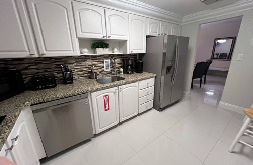 Hollywood South Central Beach Condo | Beautiful Oceanview 2BR 2 Bathroom Apartment