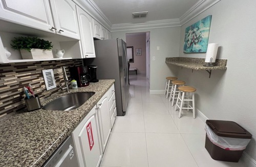 Hollywood South Central Beach Condo | Beautiful Oceanview 2BR 2 Bathroom Apartment