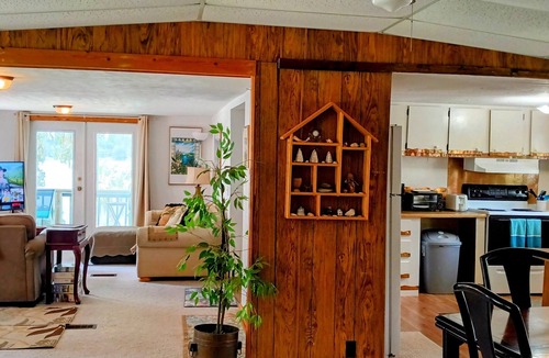Edgar House | Beautiful quiet lake home in Central Florida