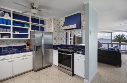 Key West House | Beautiful quiet neighborhood. Sunsets! Huge pool! 10 min to Key West