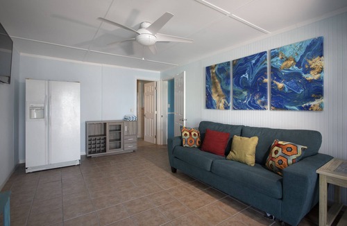 Key West House | Beautiful quiet neighborhood. Sunsets! Huge pool! 10 min to Key West