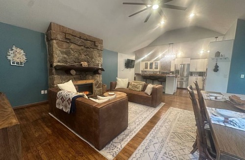 Farwell House | Beautiful Riverfront Home