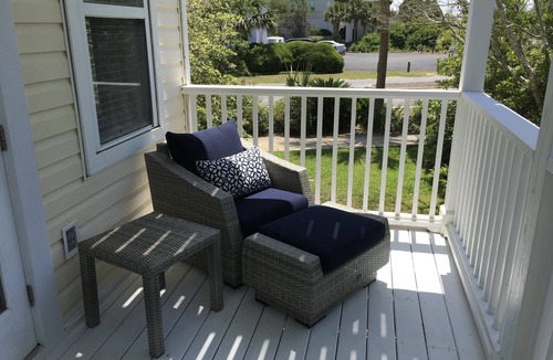 Seacrest Cottage | BEAUTIFUL SEA VIEWS! 2 MINUTES 2 BEACH! 2 CAR DESIGNATED PARKING!