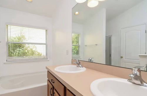 Middleburg Apartment | Beautiful Studio apartment (623725) by Houzlet
