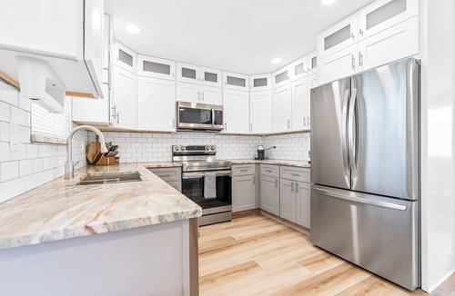 Jupiter House | Beautiful Tequesta Home with a Private Pool & Putting Green