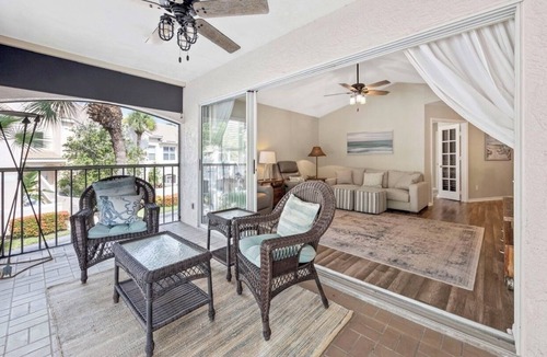 Central Naples Condo | Beautiful updated and fully furnished 3-bedroom 2 bath condo in charming Naples