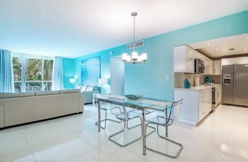 Hollywood South Central Beach Condo | Beautiful Vacation Rental Directly on beach