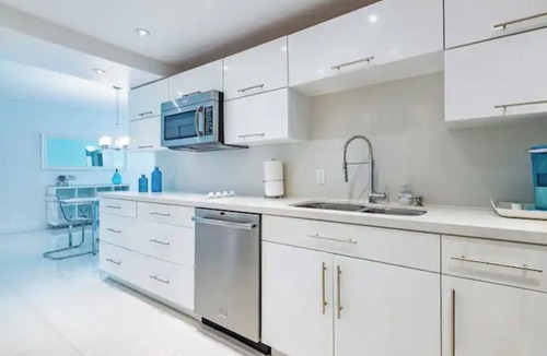 Hollywood South Central Beach Condo | Beautiful Vacation Rental Directly on beach