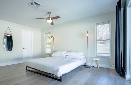 Braden River House | Beautiful Villa w/ a Private Pool near Siesta Key