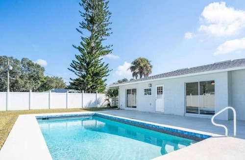 Braden River House | Beautiful Villa w/ a Private Pool near Siesta Key