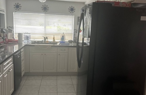 Holiday House | Beautiful Waterfront Family Retreat with Hot Tub Near Beaches and Parks!