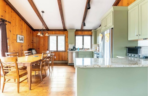 Windham Ski Chalet | Beautiful Windham Chalet 2 minutes to Town and the Mountain