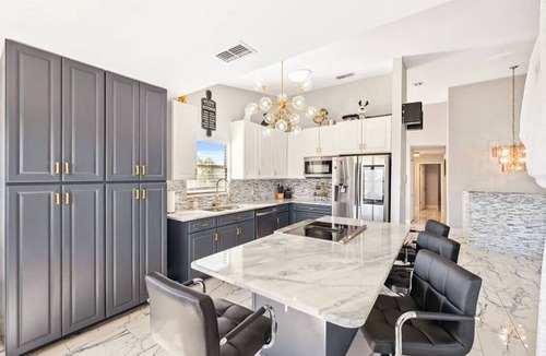 Woodlands House | Beautifully Furnished Waterfront 4BR, 2Bath home with Access to Gulf of America