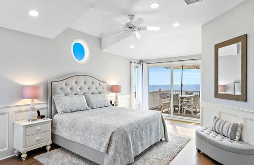 Harvey Cedars House | Beautifully renovated ocean front home in Harvey Cedars