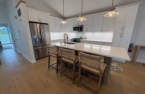 Avalon House | Beautifully Renovated 4br Home on Avalon - Stone Harbor Border - Pet Friendly