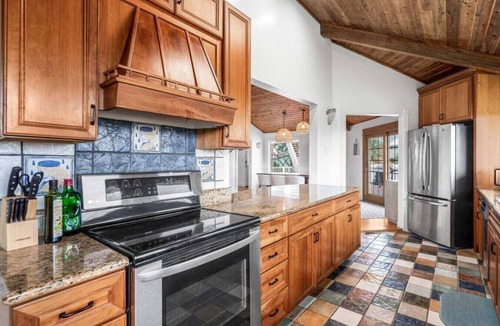 Santa Monica House | Belaire Bungalow - Gulf Escape, Steps to Beach